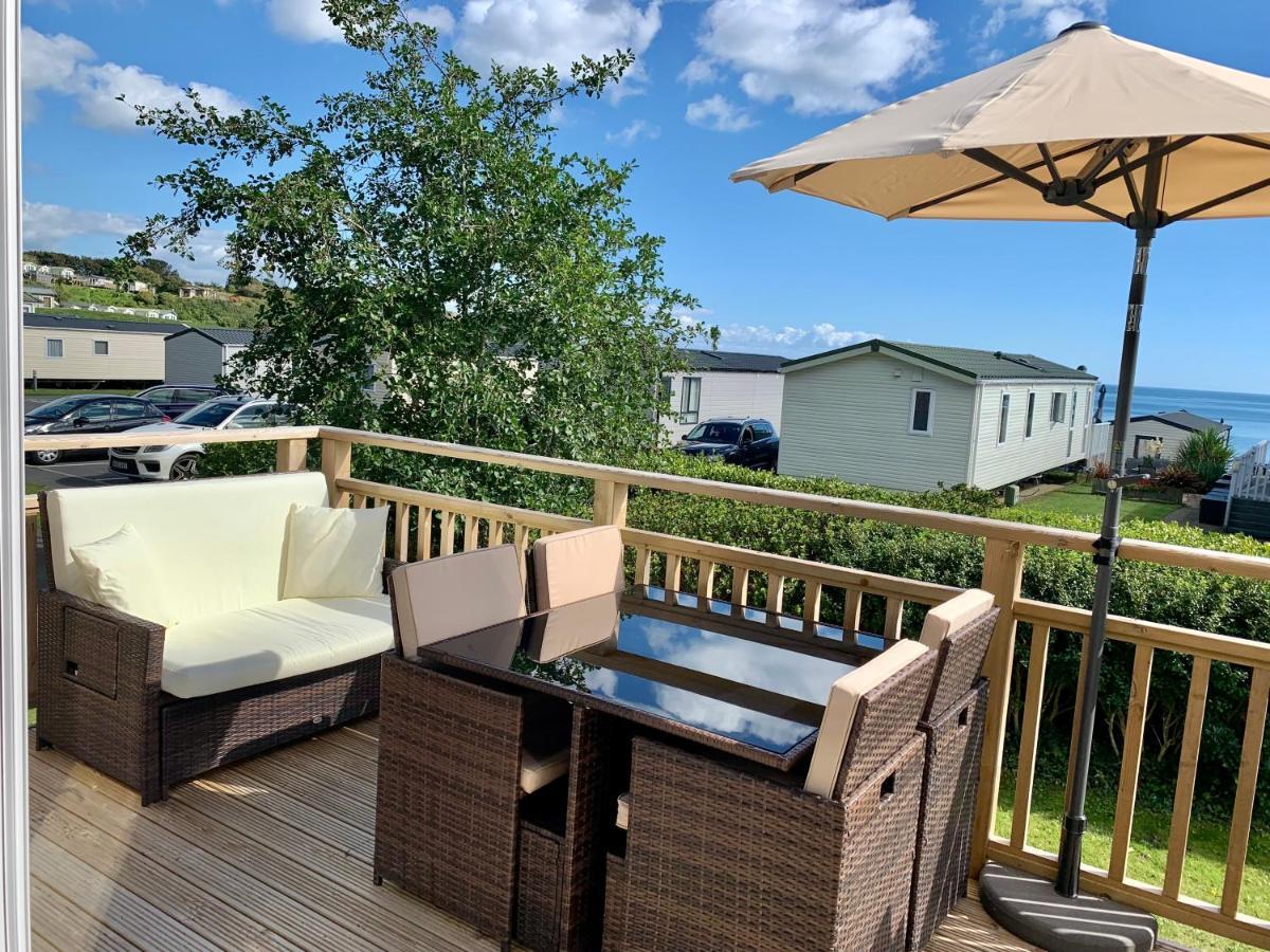 Lydstep Beach Bayview 3-Bedroom Holiday Home Тенби Экстерьер фото